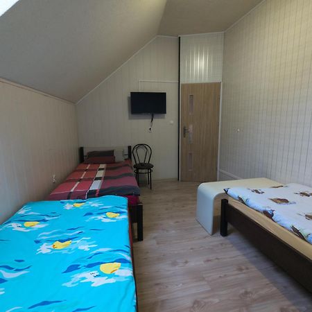 Pokoje Goscinne "U Karola" Pracownicze Ścinawa 外观 照片