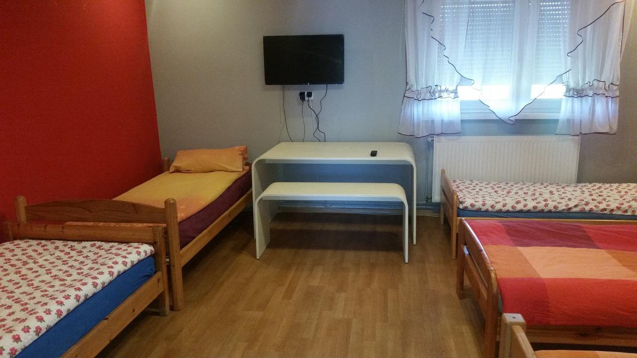 Pokoje Goscinne "U Karola" Pracownicze Ścinawa 外观 照片